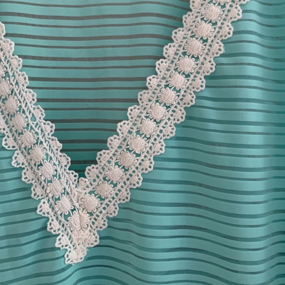 Francesca’s Tunic - Picture 3 of 4